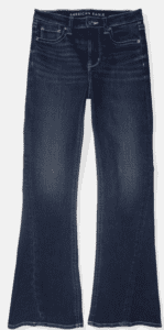 جينز تصميم الخصر العالي وحافة واسعة.